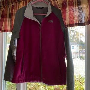 Woman’s North Face lined Rain Coat EUC